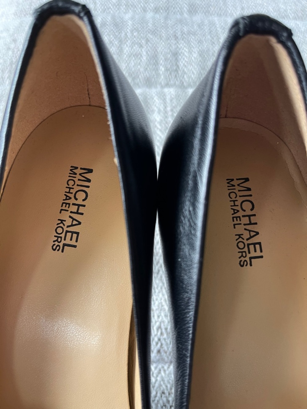 MICHAEL MICHAEL KORS Women's Black Leather Pointed-Toe Pumps Size 7.5 or 7 1/2 - Picture 7 of 10